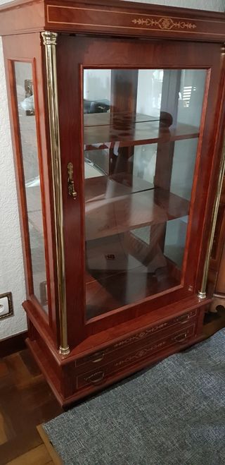 Vitrina madera estilo clásico