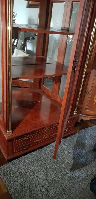 Vitrina madera estilo clásico