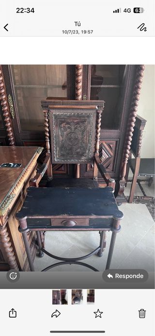 Muebles antiguos: Vitrina, sillas, escritorio.