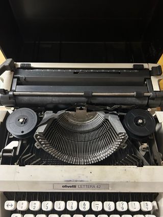 Olivetti Lettera 42 - Máquina de escribir