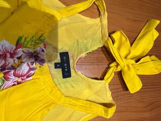 Vestido amarillo estampado flores