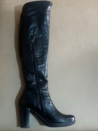 Botas altas piel negras