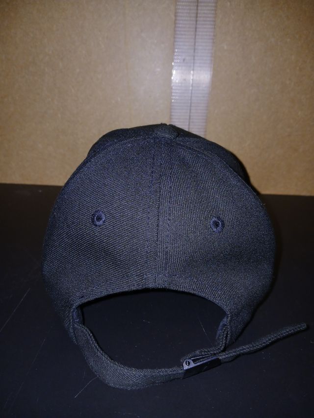 Gorra Jordan negra c/rojo