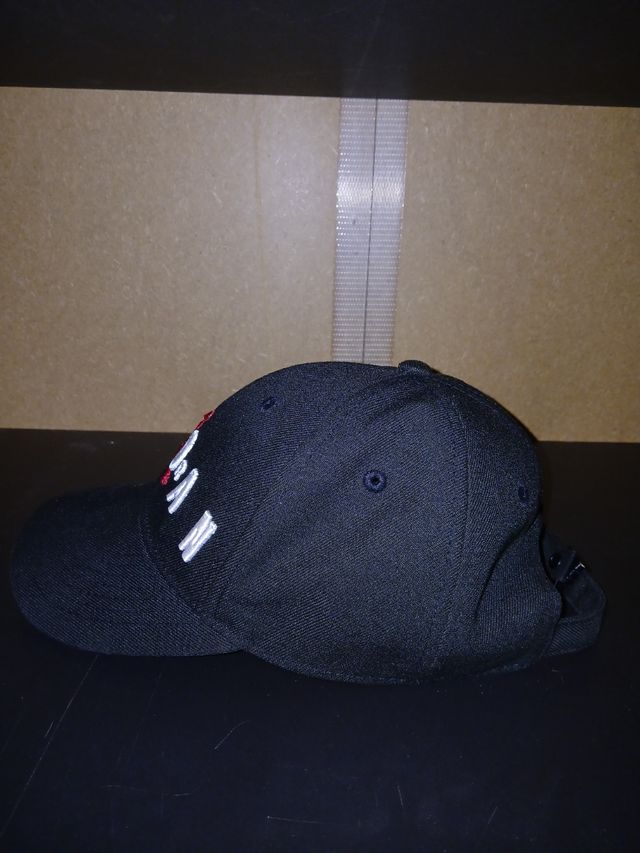 Gorra Jordan negra c/rojo