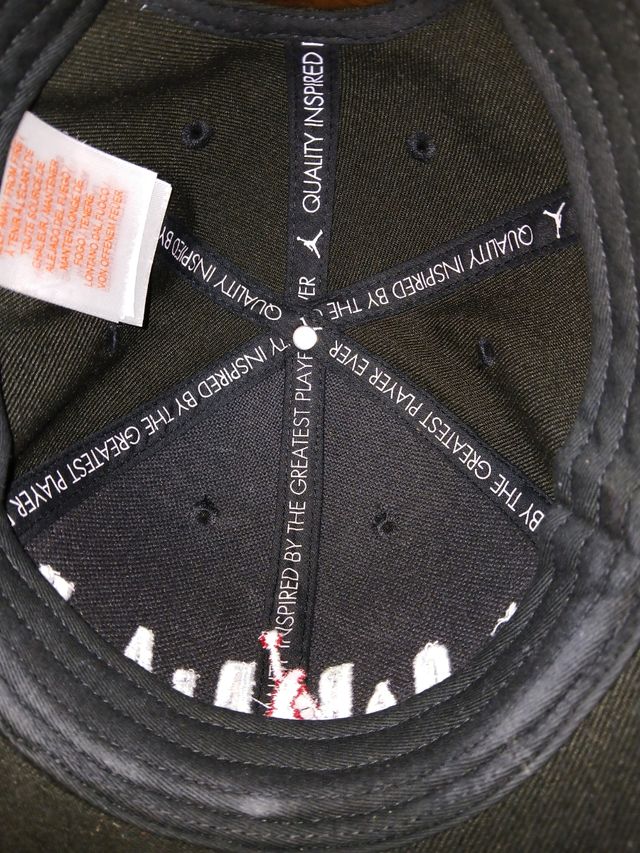 Gorra Jordan negra c/rojo