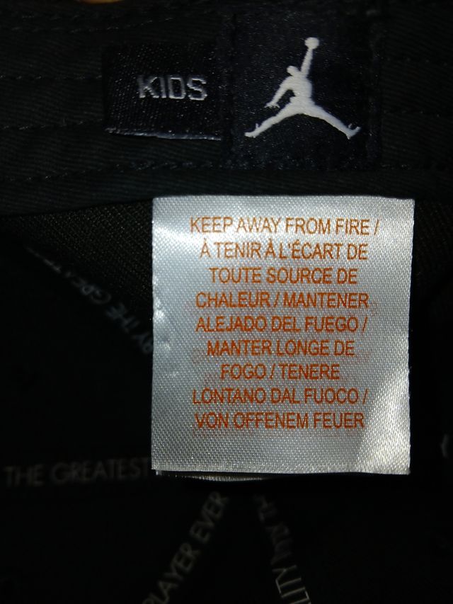 Gorra Jordan negra c/rojo