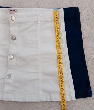 Dos faldas cortas y dos pantalones cortos de niña