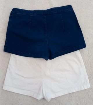 Dos faldas cortas y dos pantalones cortos de niña