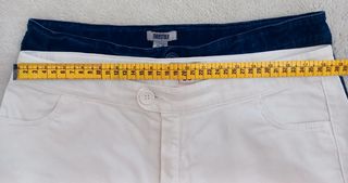 Dos faldas cortas y dos pantalones cortos de niña