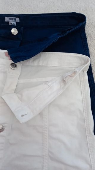 Dos faldas cortas y dos pantalones cortos de niña