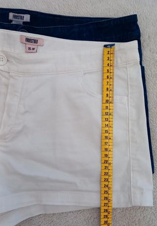 Dos faldas cortas y dos pantalones cortos de niña