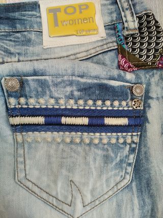 Vaqueros Top Shop azules decorados