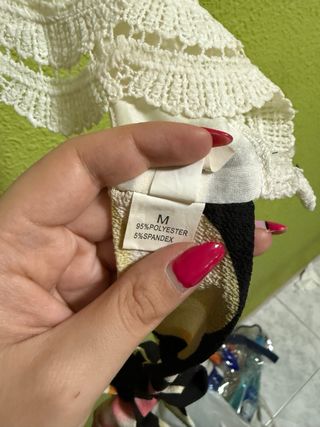 Conjunto top halter y short flores con lazo blanco