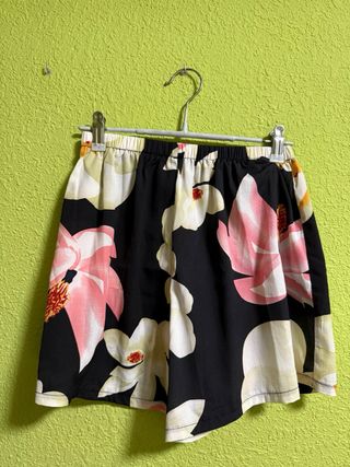 Conjunto top halter y short flores con lazo blanco