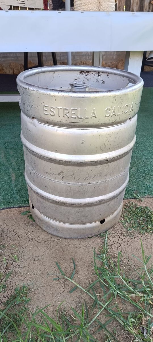 Barril Estrella Galicia vacio de 50 litros.