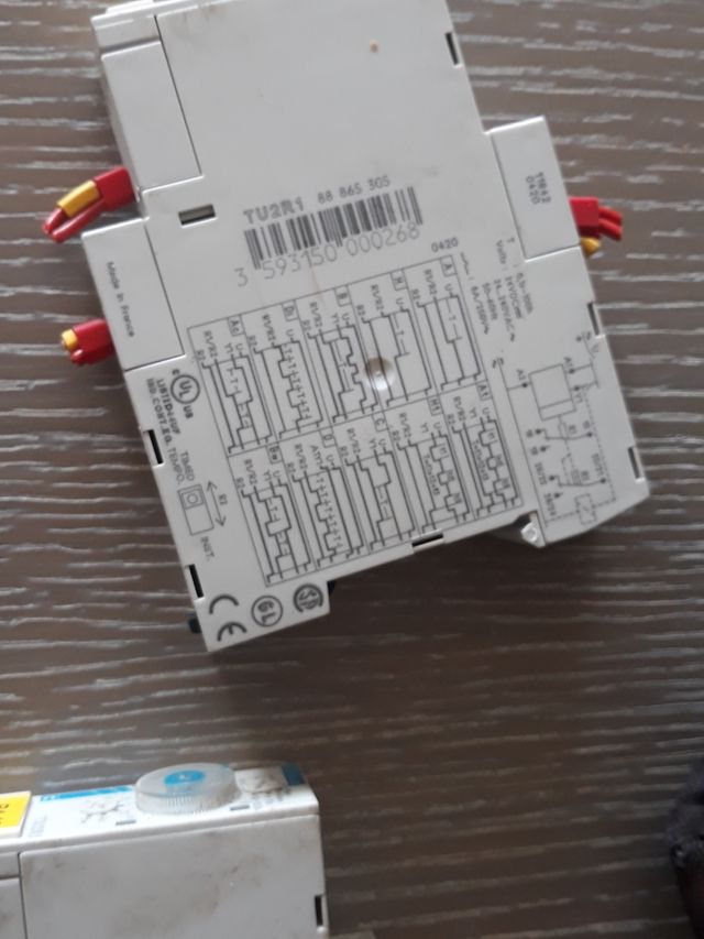 2 Temporizadores Crouzet: TU2R1 y TK2R1