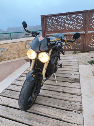 Triumph street triple 675 A2