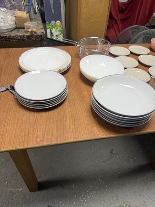Juego de vajilla tetera con tazas vasos etc..