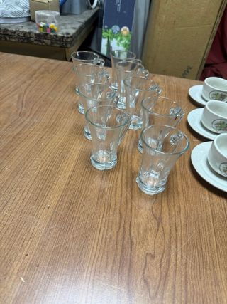 Juego de vajilla tetera con tazas vasos etc..