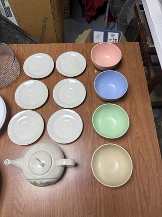 Juego de vajilla tetera con tazas vasos etc..