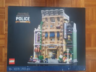 Lego Modular Police Station 10278 & Corner Garage.