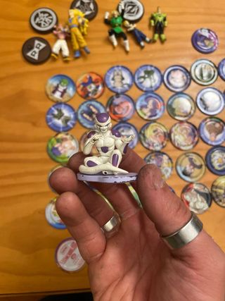 64 Chapas Dragon Ball Z y figuras raras de ver