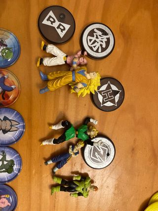 64 Chapas Dragon Ball Z y figuras raras de ver