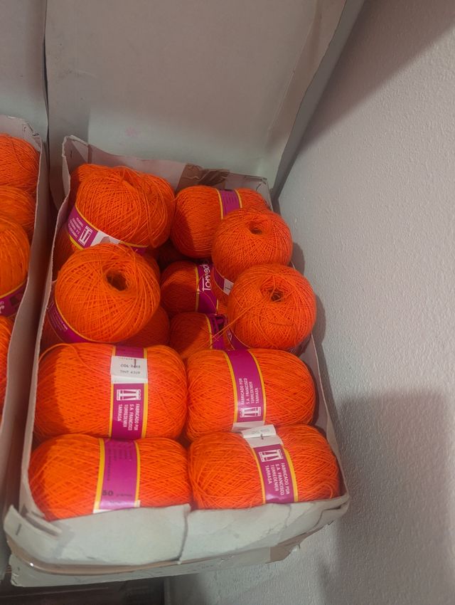 Hilo Torredemer, ganchillo, punto. Naranja, negro