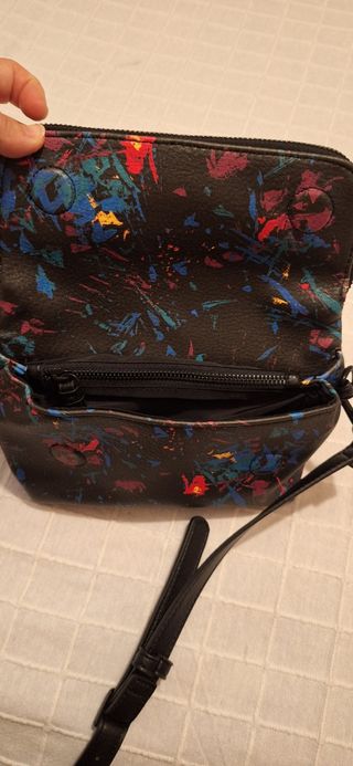 Bolso Desigual multicolor.En perfecto estado.