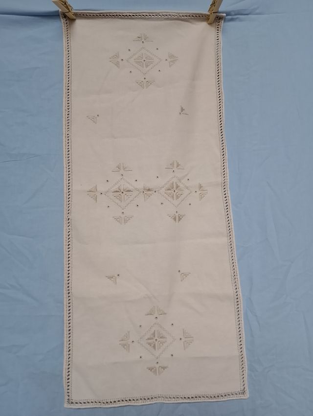 Centro tavola cotone ricamato