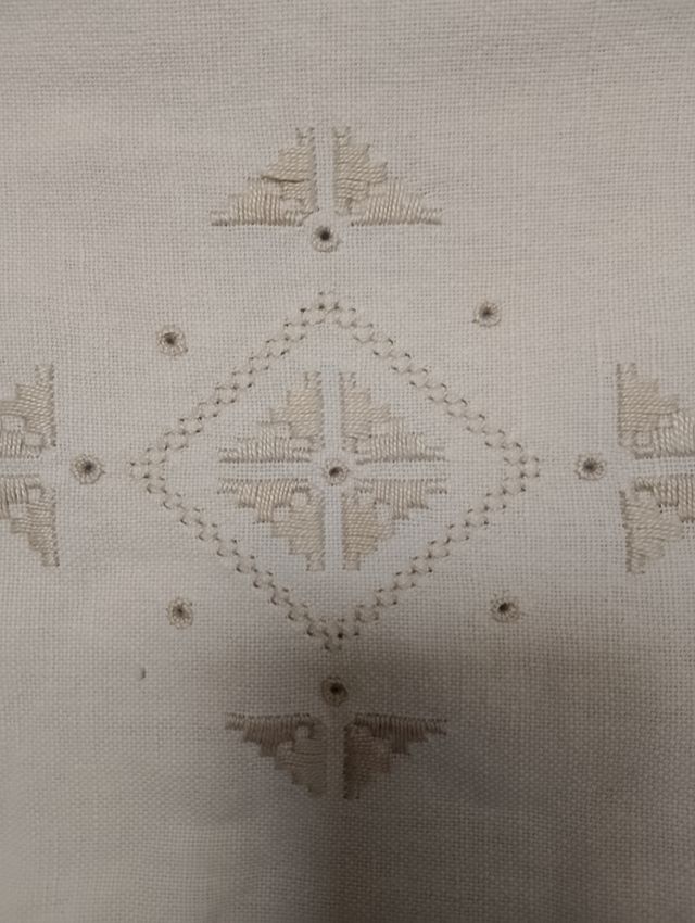 Centro tavola cotone ricamato