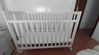 Cuna colecho bebé madera blanca.