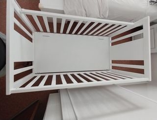 Cuna colecho bebé madera blanca.