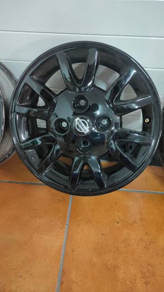 Llantas Nissan 15" - 4 unidades