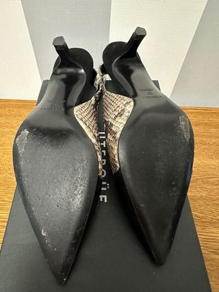 Salones Uterqüe serpiente tacón