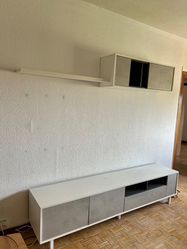 Muebles salón blanco y gris