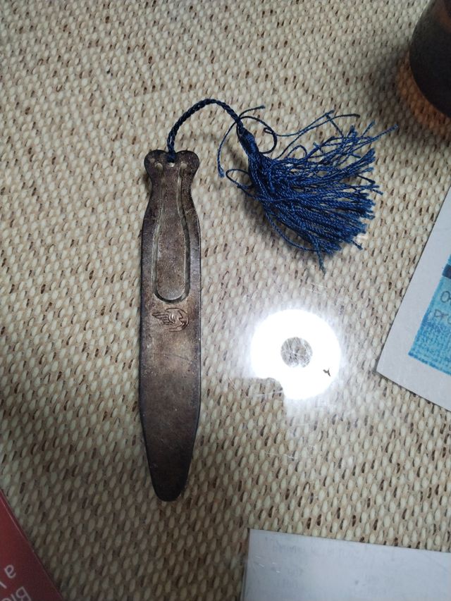 Marcapáginas metálico antiguo