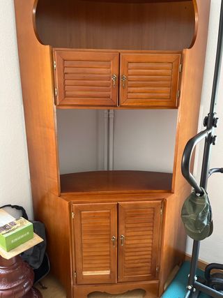 Estantería rinconera de roble .Hueco para TV