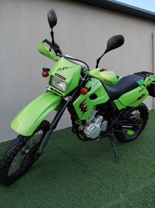 Kawasaki KLR 650 - Moto Verde