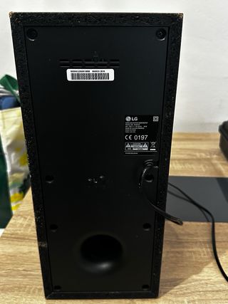 Barra sonido negra mas subwoofer y mando