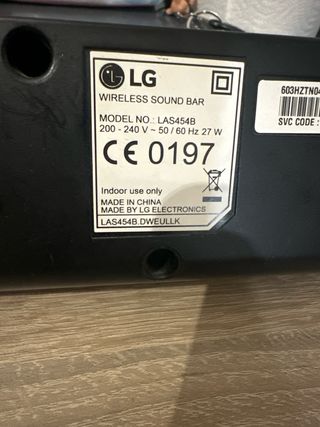 Barra sonido negra mas subwoofer y mando