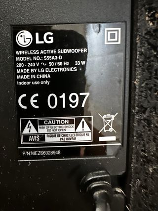 Barra sonido negra mas subwoofer y mando