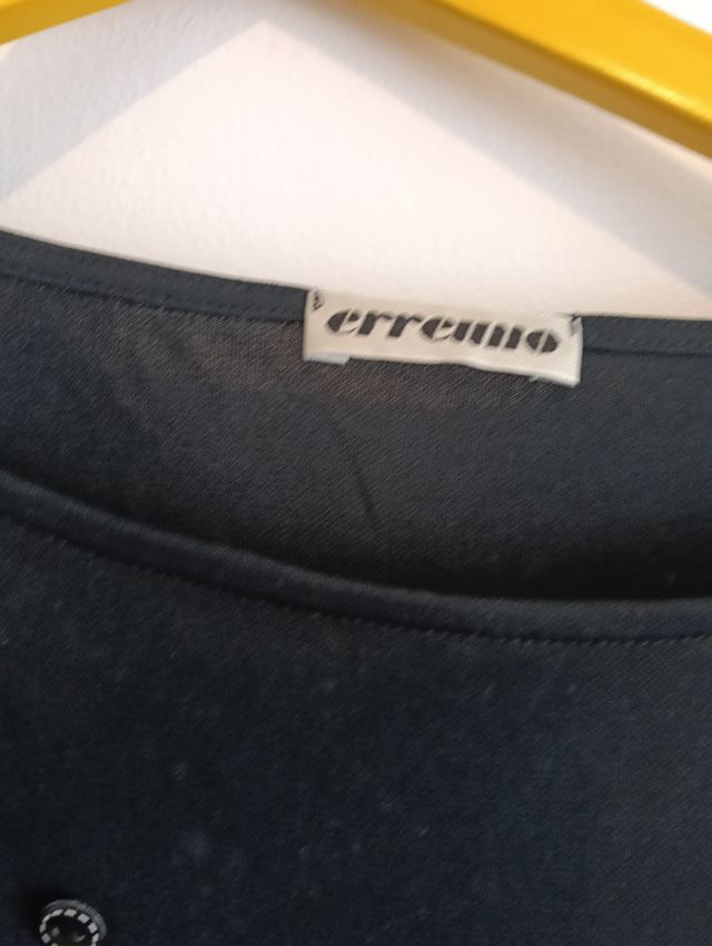 Top negro c/botones-sin mangas