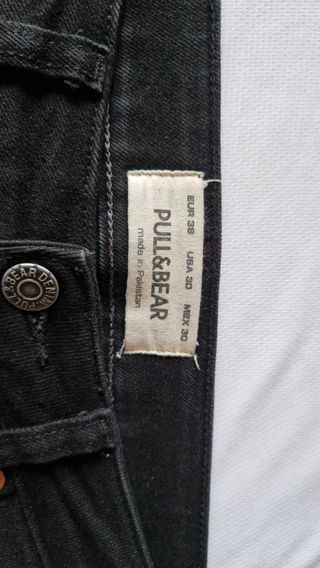 Bermuda vaquera Pull&Bear rotos. 1 blanca, 1 negra