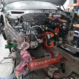 Reparación coche accidentado en bancada