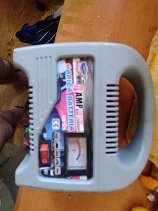 Cargador baterías coche 6/12V
