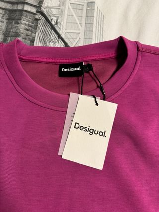 Camiseta corta top Desigual rosa fucsia sport