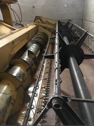 se ofrece cosechadora para siega