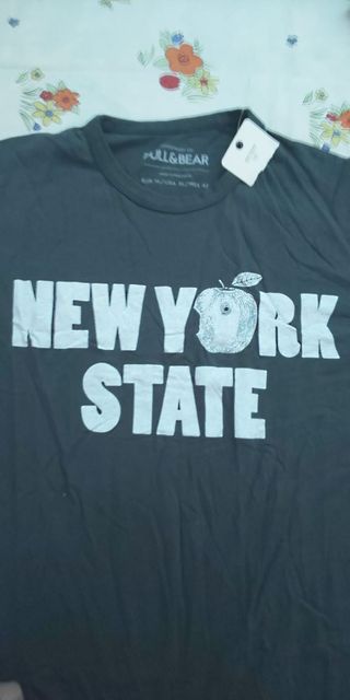 Camiseta manga corta NY PULL&BEAR. Hombre. XL.
