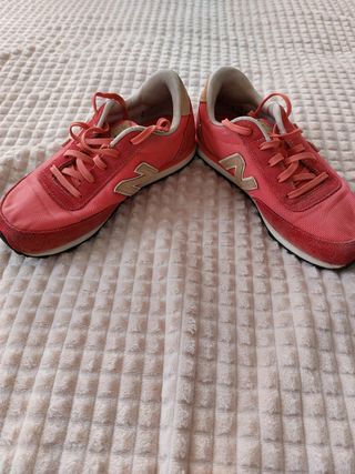 Tenis New Balance. Coral. Talla 36. 